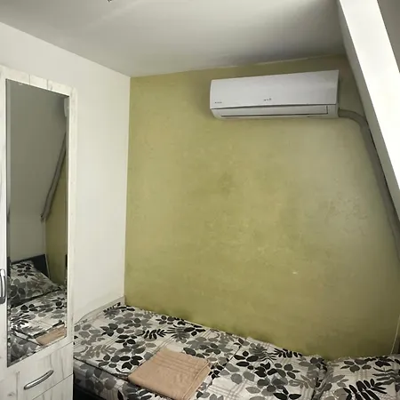 Guest Comfort 2 Center Hostel