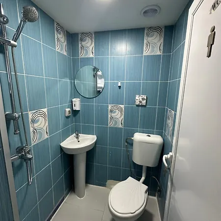 Guest Comfort 2 Center Hostel